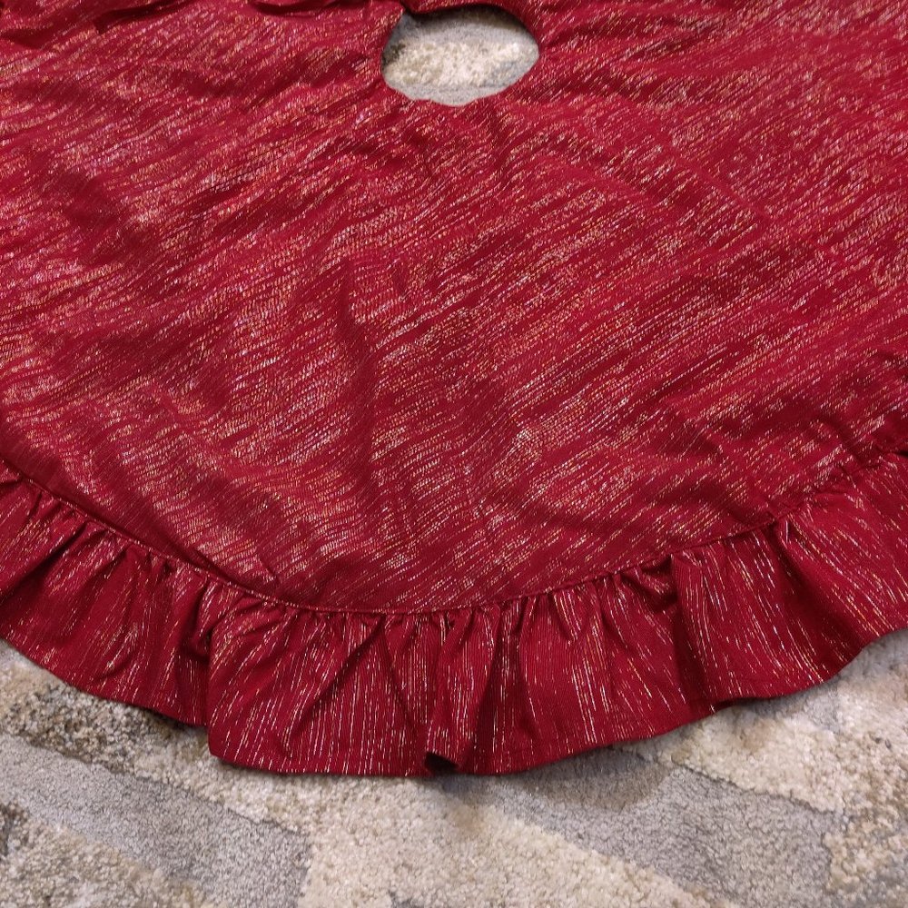 Red shimmery/sparkly/glittery ruffled tree skirt